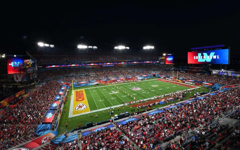 Màn hình quảng cáo tại sự kiện thể thao Super Bowl 2021